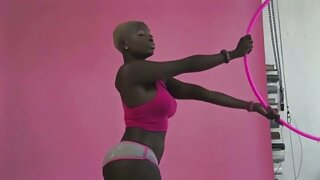 Lớn bottomed hooker trong màu hồng fishnets được cô ấy hậu han quoc xxx môn ngón tay fucked trước khi phát điên đập