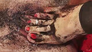 Hai cum-khát bitches thưởng thức ăn một dương vật có thịt trên một máy ảnh phim xx hàn pov